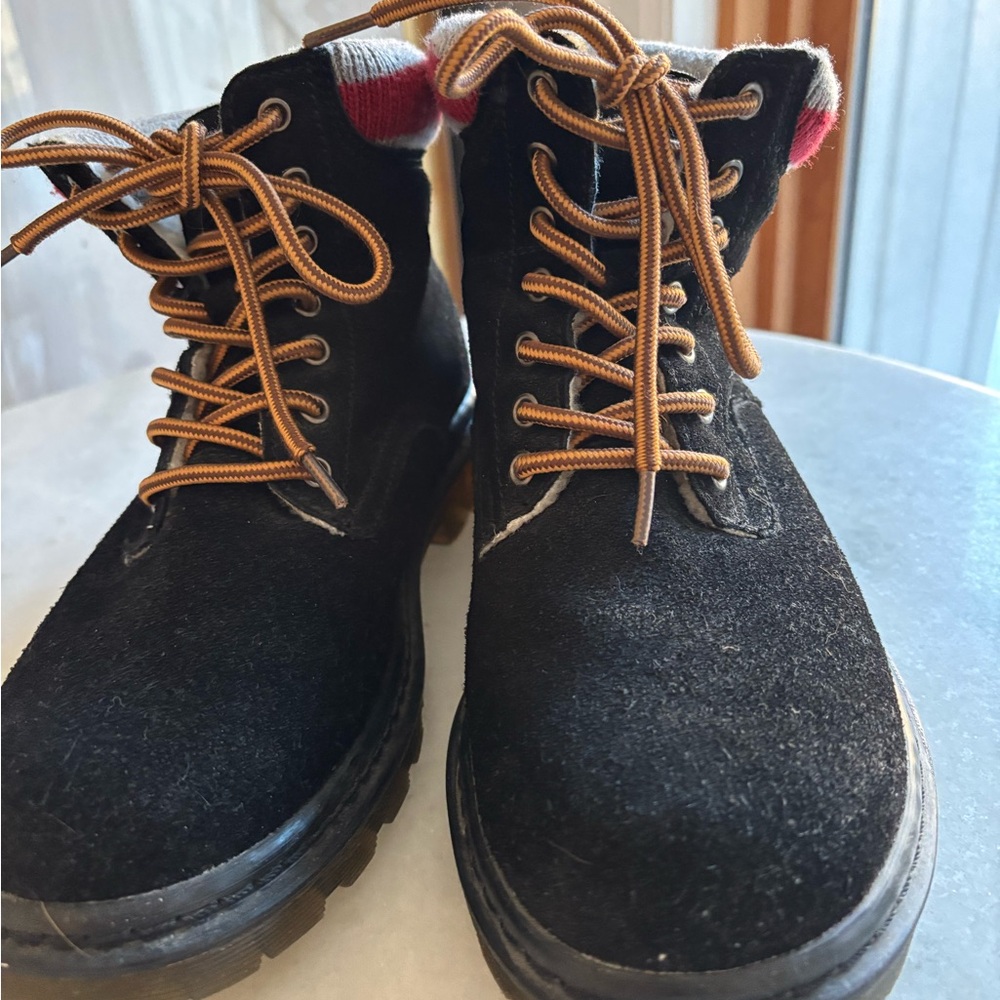 Grizzlies suede lined ankle boots 9